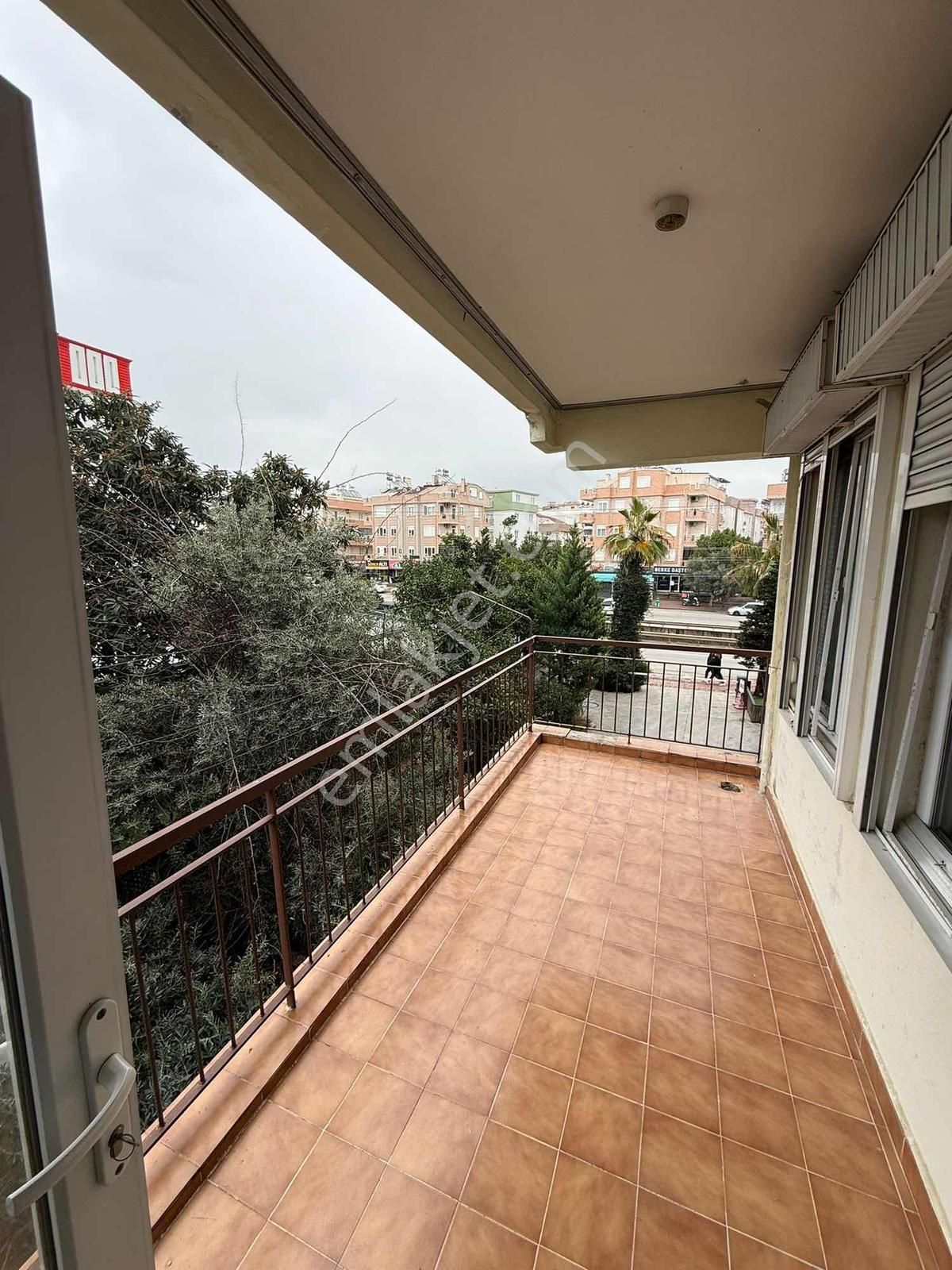 Gülveren Mahallesinde 3+1 Çok Geniş Ara Kat Acil Satılık Daire - Görsel 2