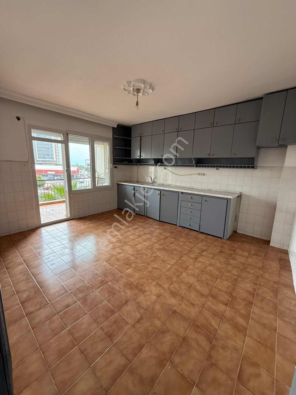 Gülveren Mahallesinde 3+1 Çok Geniş Ara Kat Acil Satılık Daire - Görsel 5