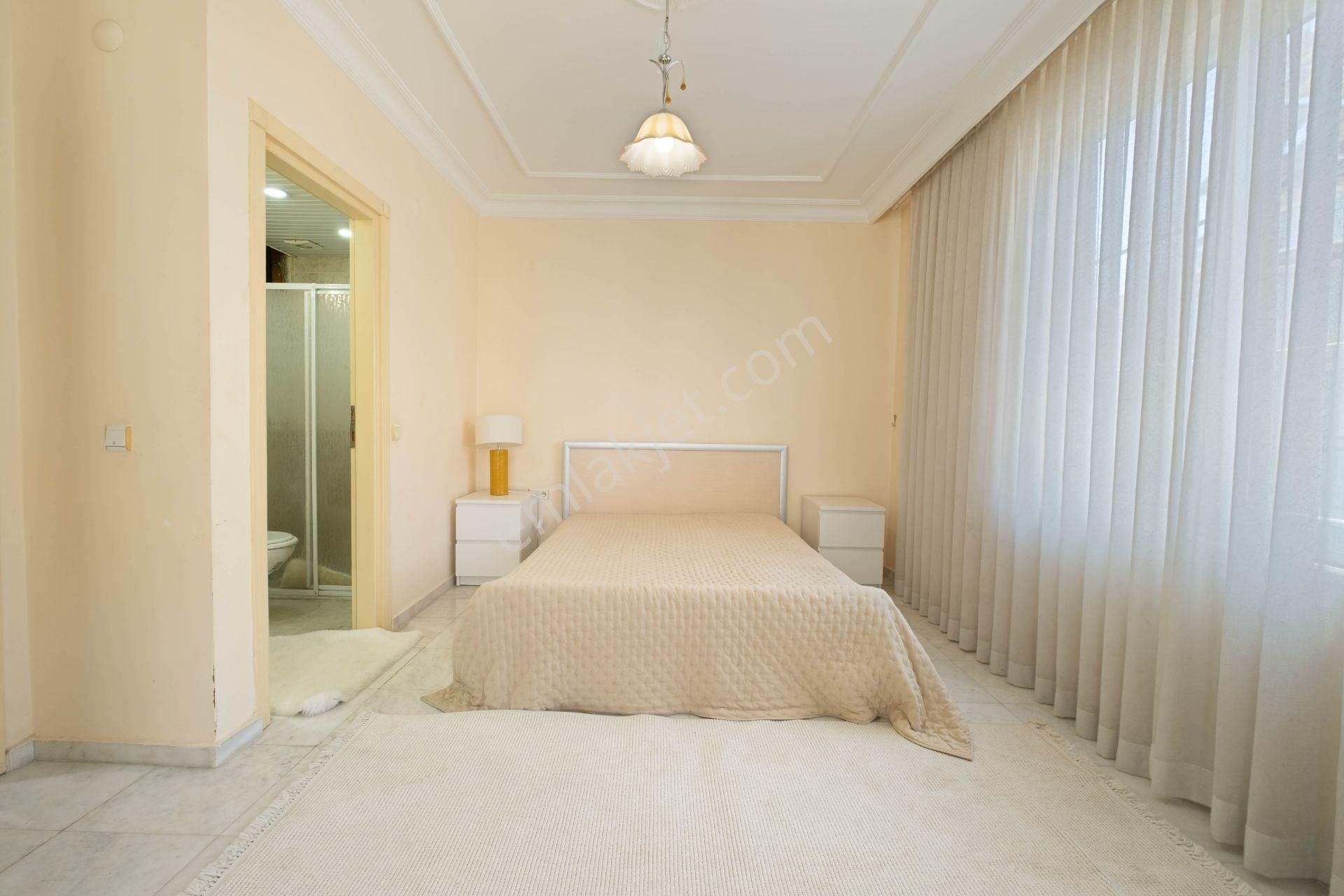 Alanya Oba’da Merkezi Konumda Geniş 4+1 Full Eşyalı Daire - Görsel 13