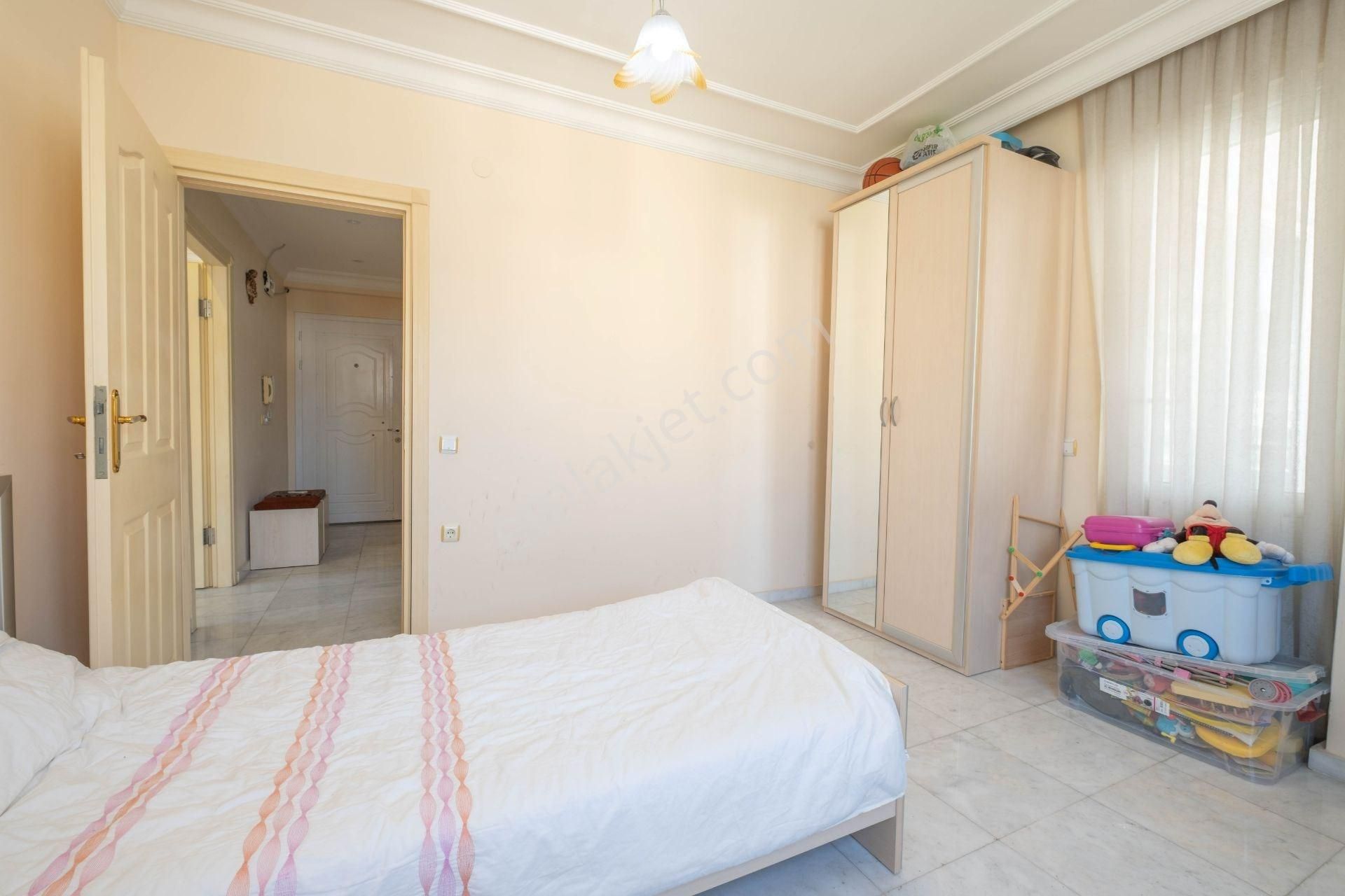 Alanya Oba’da Merkezi Konumda Geniş 4+1 Full Eşyalı Daire - Görsel 11