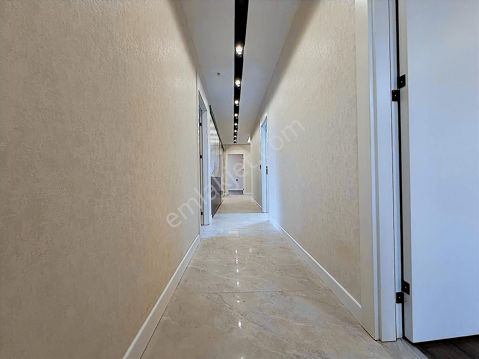 Ovacıkta Bulvar Paraleli En Güzel Noktada 4+1 3 Banyolu 200 M2 - Görsel 30