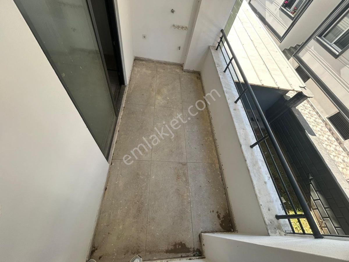 Yükselden Kadıköyde Ön Cephe Doğalgazlı Geniş Sıfır 1+1 Daire - Görsel 12