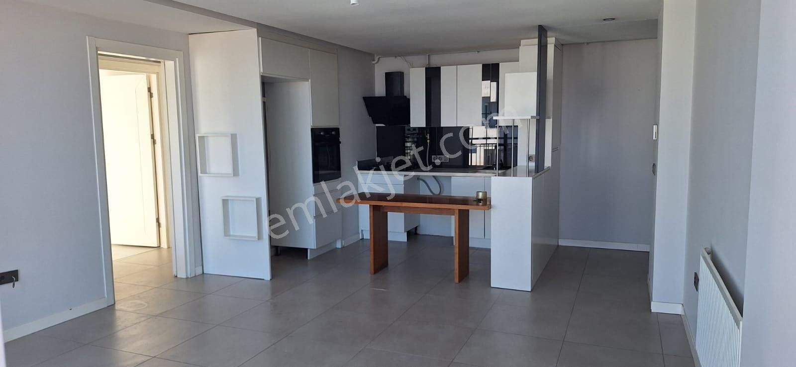 Adana Pınar Mahallesinde Havuzlu Kombili Site İçerisinde Doğalgazlı Açık Mutfak 3+1 Kiralık Daire