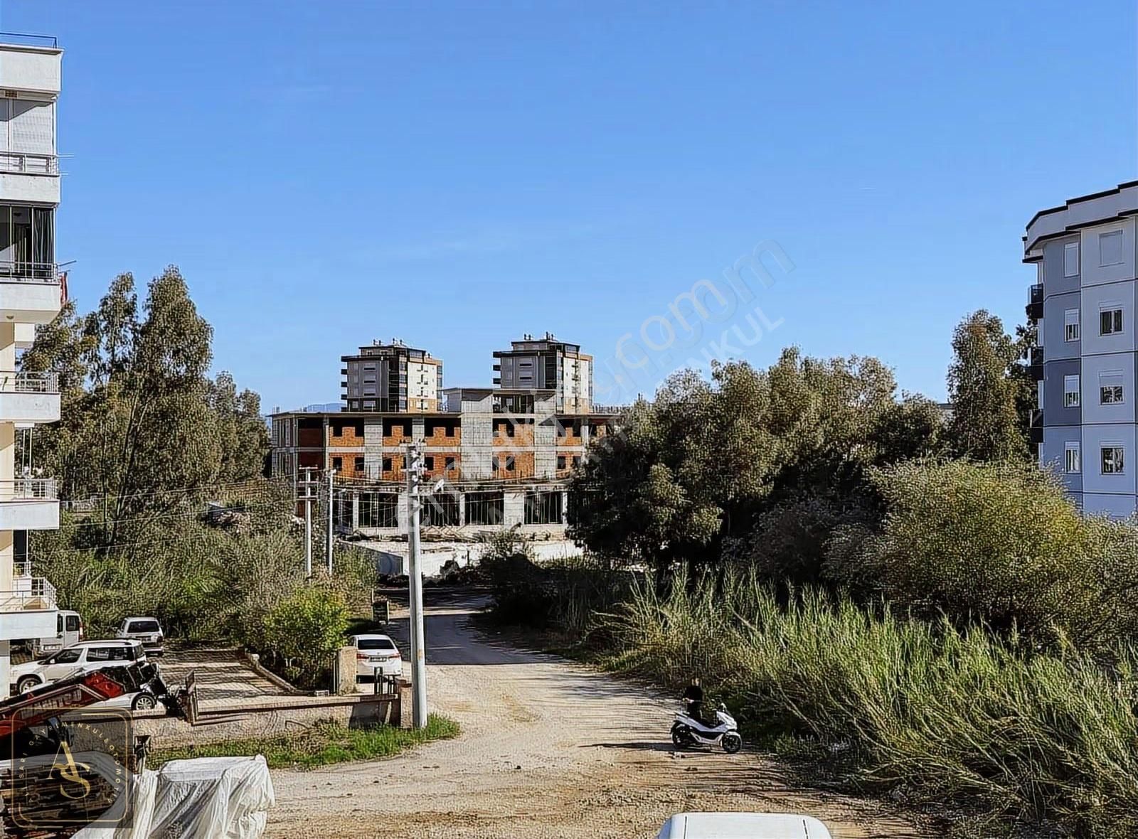 Ali Sarı Gayrimenkul İskele Mah.'de Koridorlu Geniş Satılık 1+1