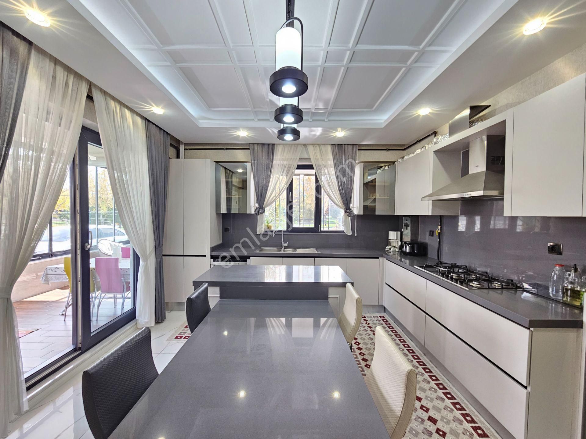 Sille Ak Mah. Cadde Yakını İşyapar Gayrimenkul'den Geniş Lüks Müstakil Villa