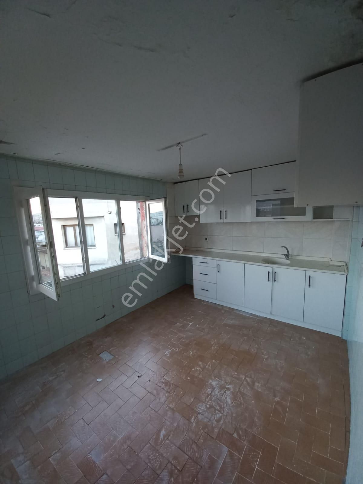 Turpa Güven'den Karabağlar Uğur Mumcu Mahallesinde 2+1 Kiralık Daire - Görsel 5