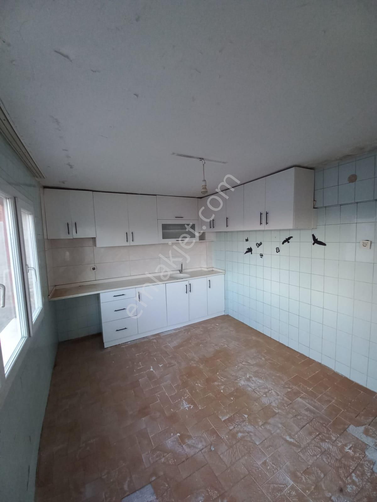 Turpa Güven'den Karabağlar Uğur Mumcu Mahallesinde 2+1 Kiralık Daire - Görsel 3