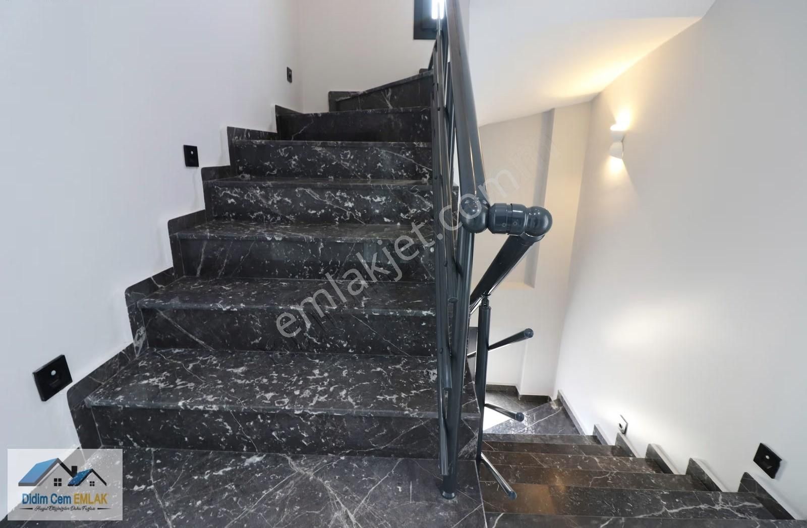 5+1 Ayrı Mutfak Satılık Bahçeli Müstakil Villa - Görsel 21