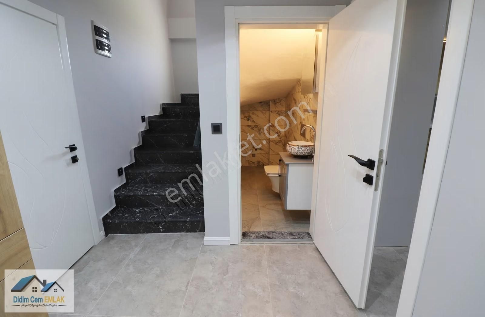 5+1 Ayrı Mutfak Satılık Bahçeli Müstakil Villa - Görsel 23