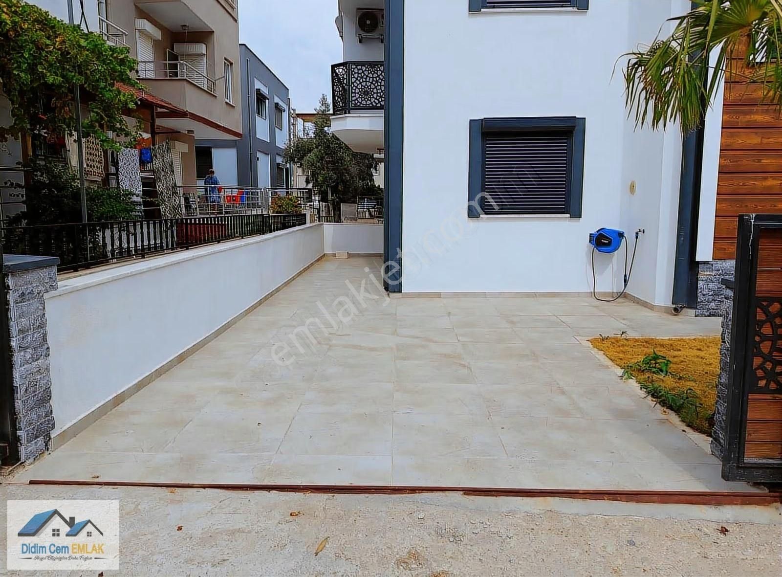 Denize 100 Metre Müstakil Girişli Satılık 3+1 Triplex Villa - Görsel 4