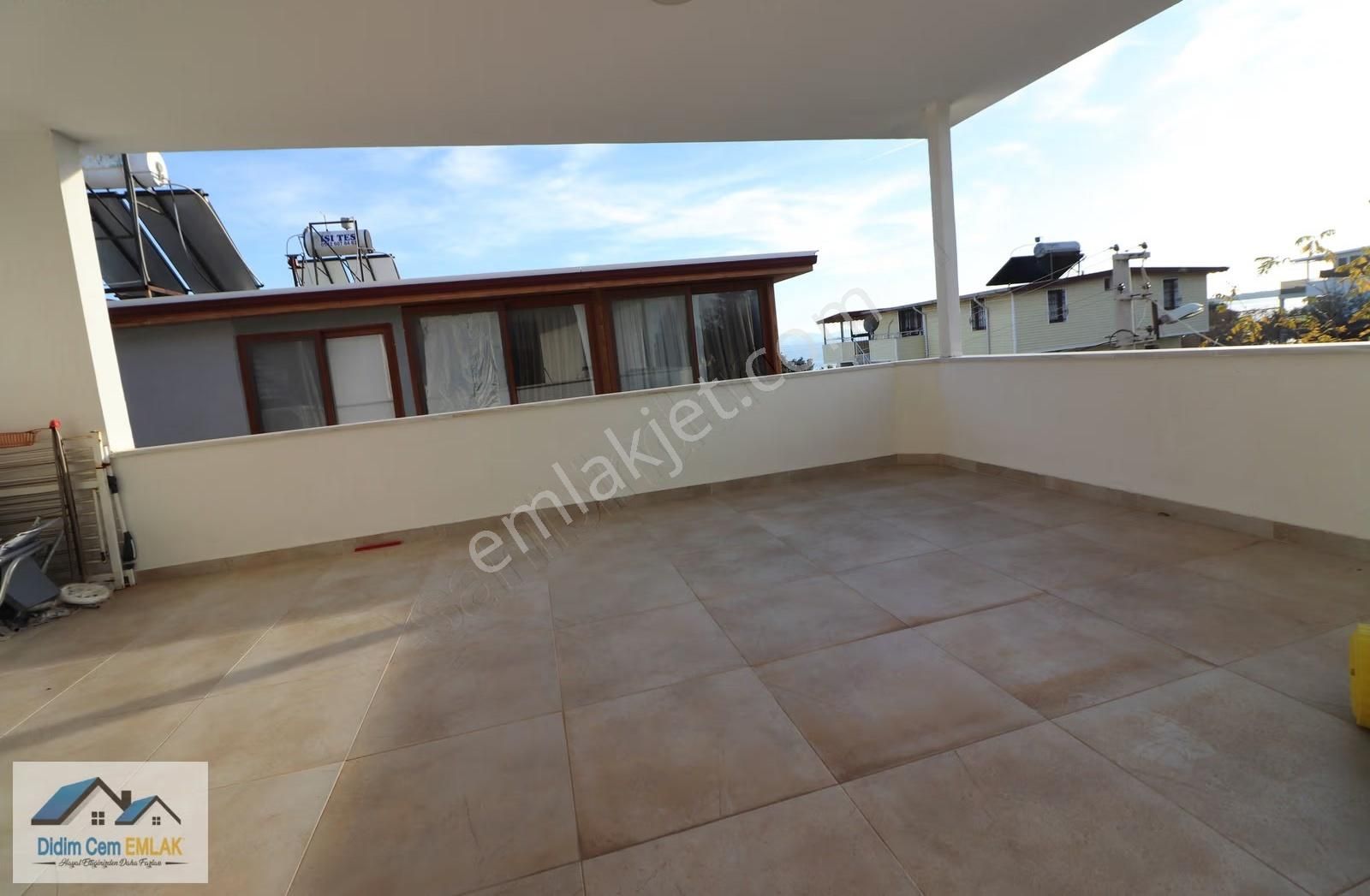 Denize 100 Metre Müstakil Girişli Satılık 3+1 Triplex Villa - Görsel 3