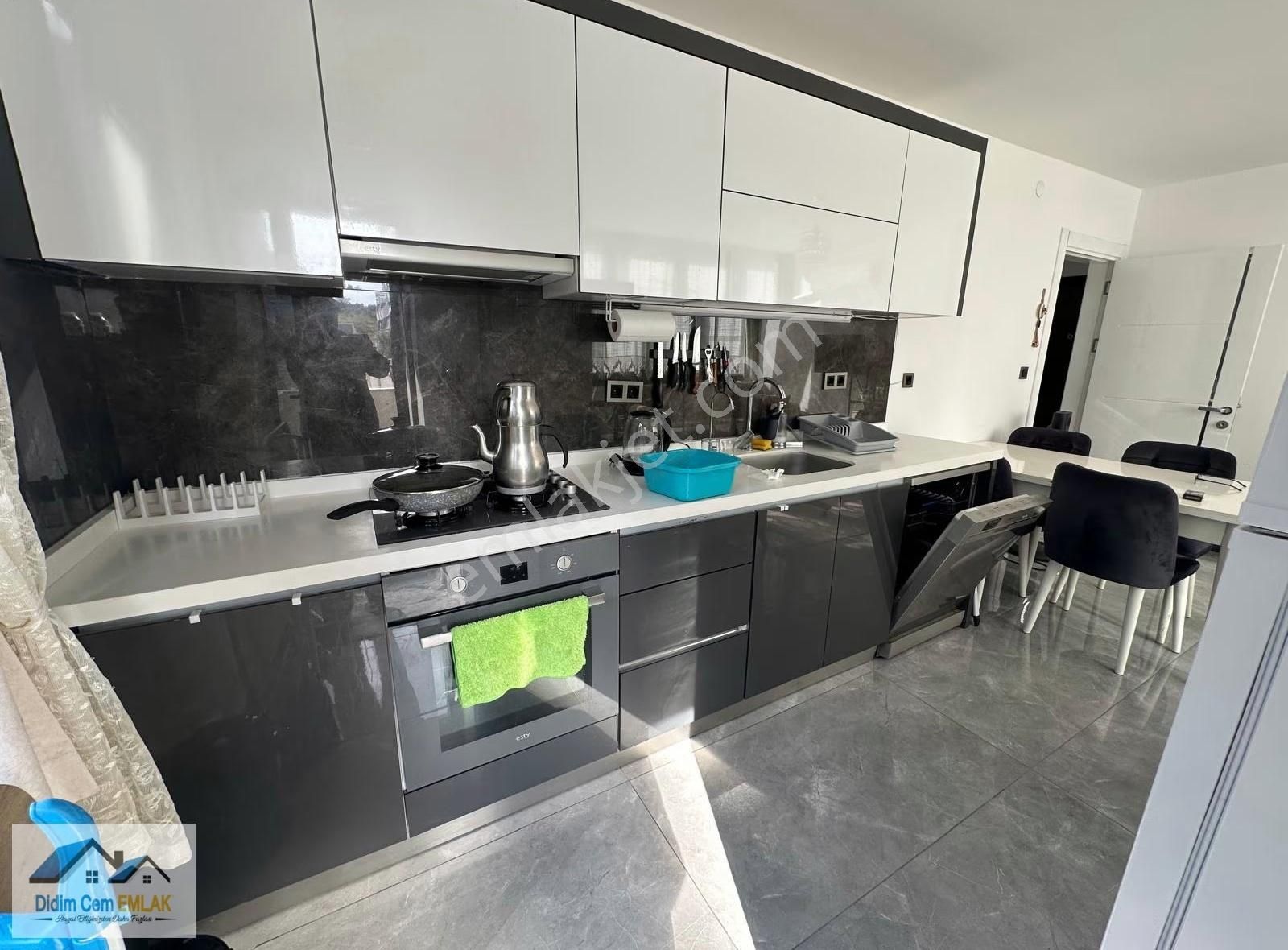 Havuzlu Sitede Y. Giriş Ara Kat Satılık 2+1 Daire - Görsel 6