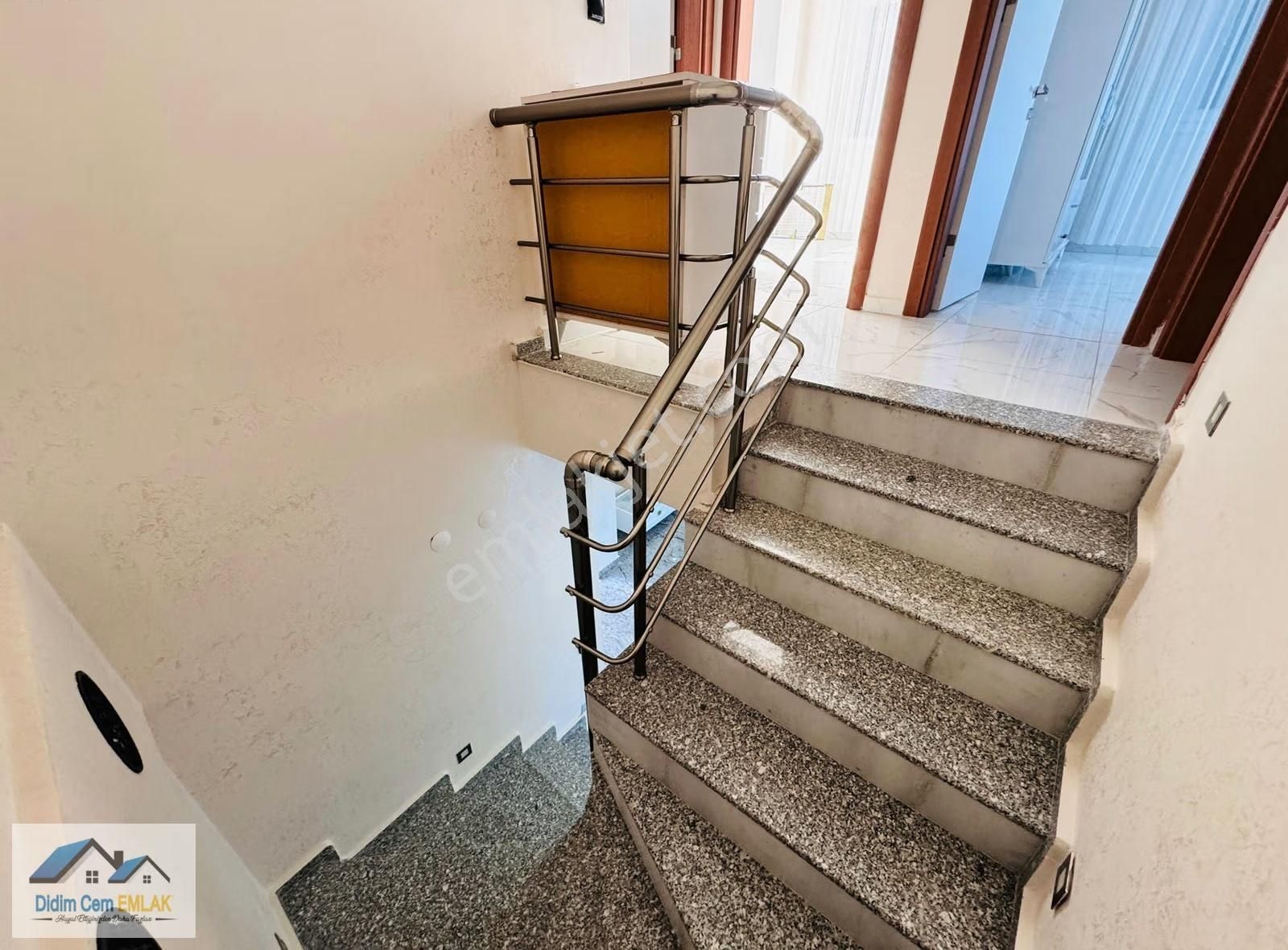 Havuzlu Lüks Ve Elit Sitede Müstakil Bahçeli 3+1 Dubleks Villa! - Görsel 10