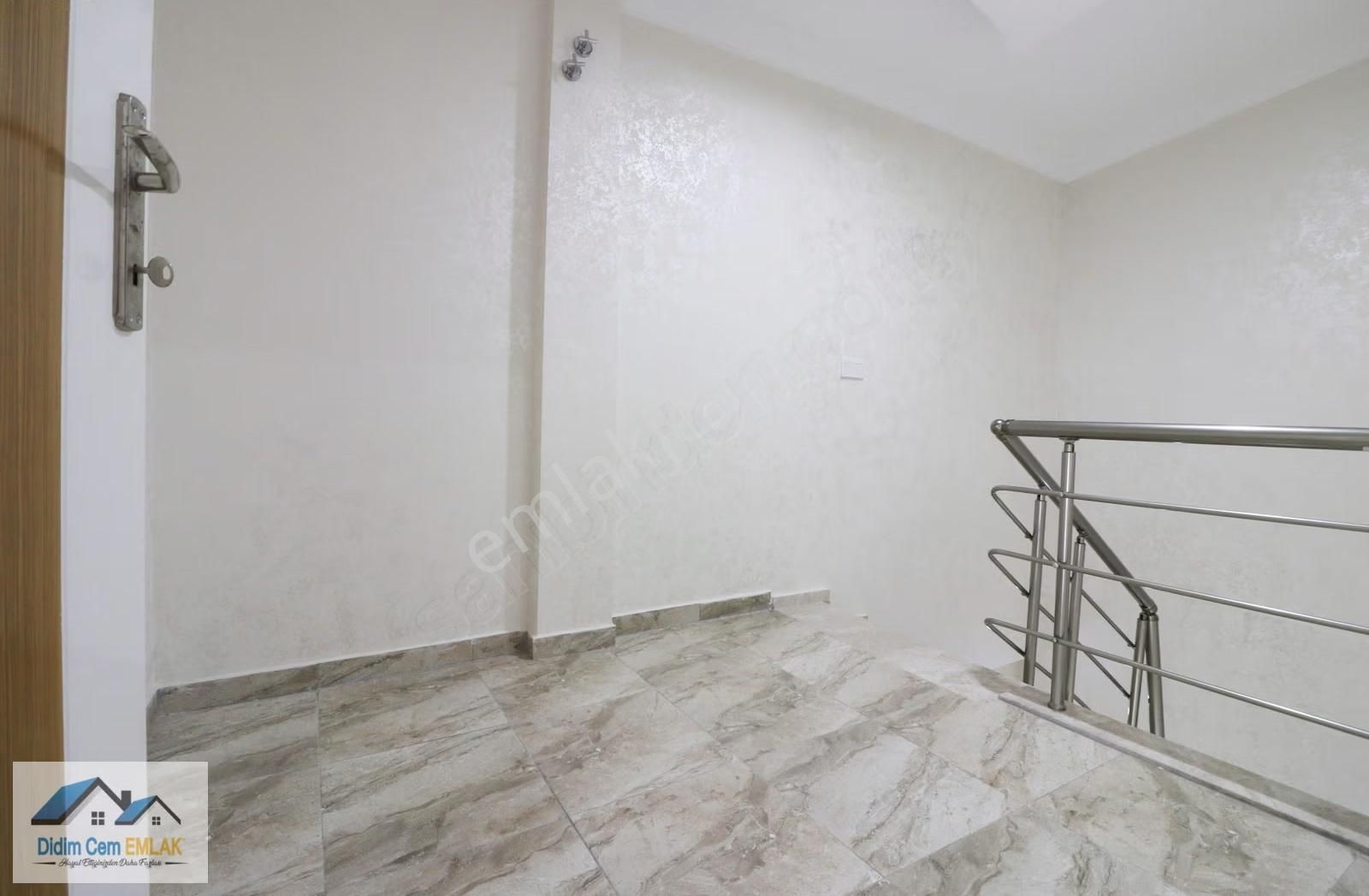 Müstakil Girişli Bahçeli Full Eşyalı Satılık 4+1 Triplex Villa