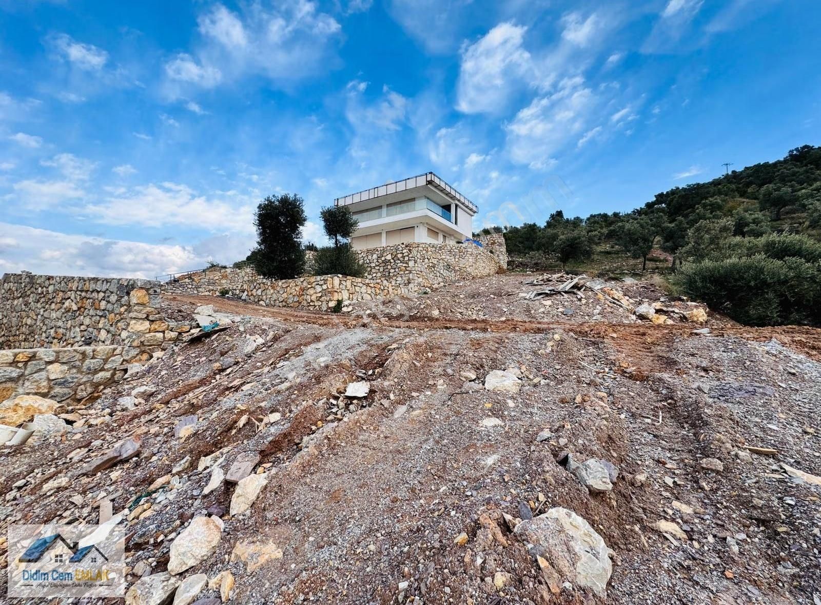 Full Deniz Manzaralı İmarlı Satılık 340 M2 Arsa- Araç Takası Var