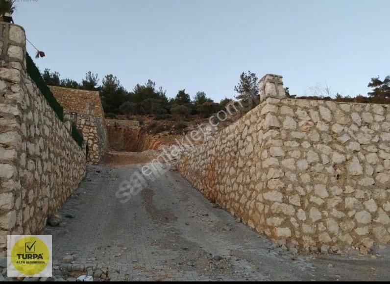 İzmir / Buca / Kırklar'da Elektrik+su+yol Olan Satılık Tarla