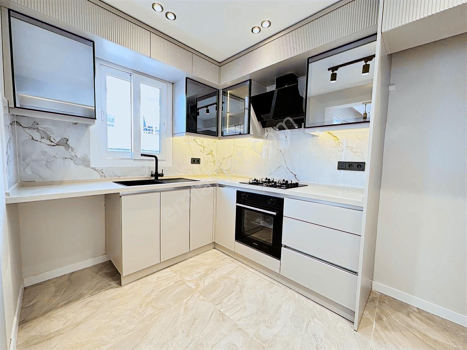 Balçova Çınar Sokak'ta 3+1 110 M2 Ultra Lüx Daire - Görsel 4