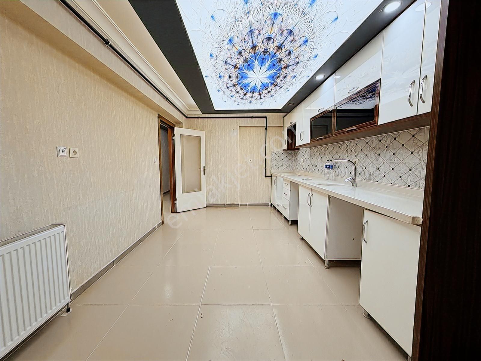 Keçiören De 3+1 Kat Konumlu Teras Balkonlu Cadde Yakını Daire