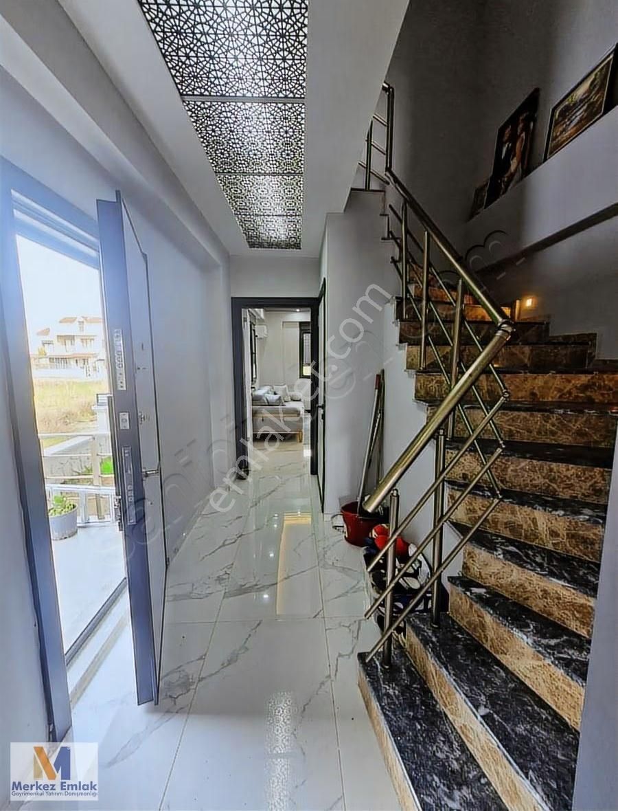 Merkez'den 3+1 Üç Cephesi Bahçeli Satılık Villa - Görsel 10