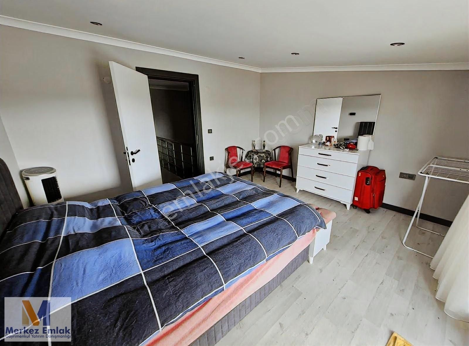 Merkez'den 3+1 Üç Cephesi Bahçeli Satılık Villa - Görsel 5