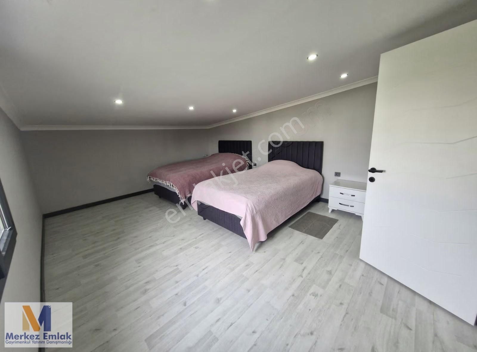 Merkez'den 3+1 Üç Cephesi Bahçeli Satılık Villa - Görsel 11