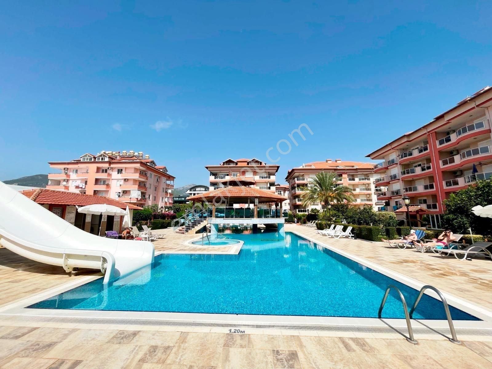 Alanya Oba’da Full Eşyalı Sosyal Tesisli Sitede 4+1 Lüks Penthouse Daire