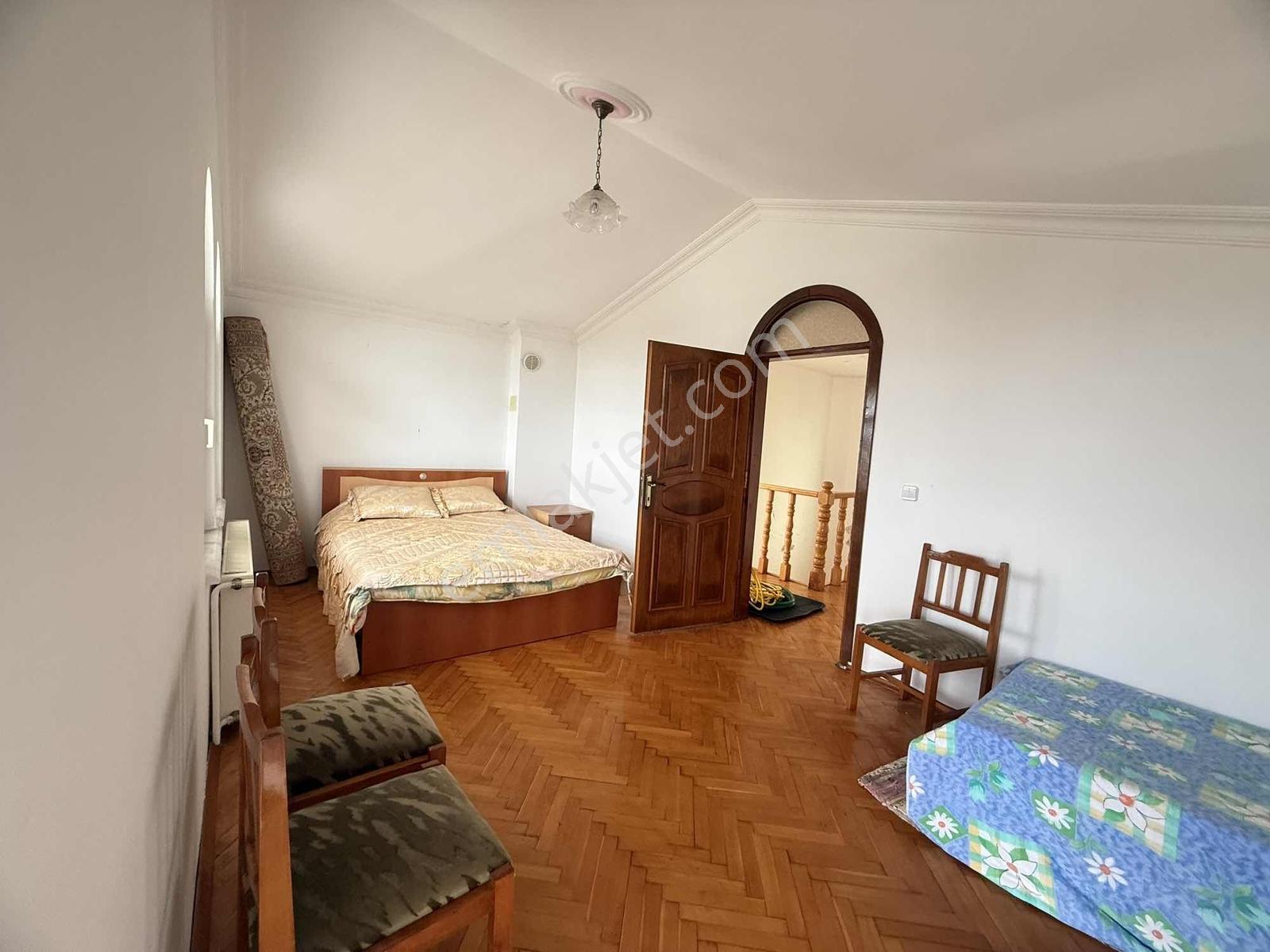 Emsalsiz Bir Yaşam: Denize Sıfır 7+1 Müstakil Villa - Görsel 35