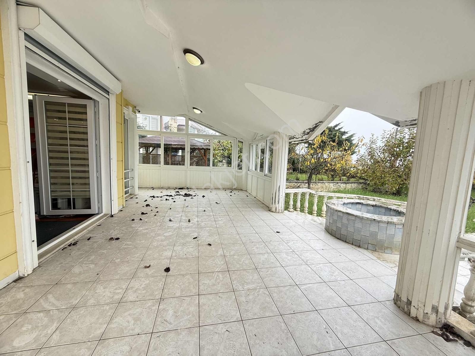 Emsalsiz Bir Yaşam: Denize Sıfır 7+1 Müstakil Villa - Görsel 6