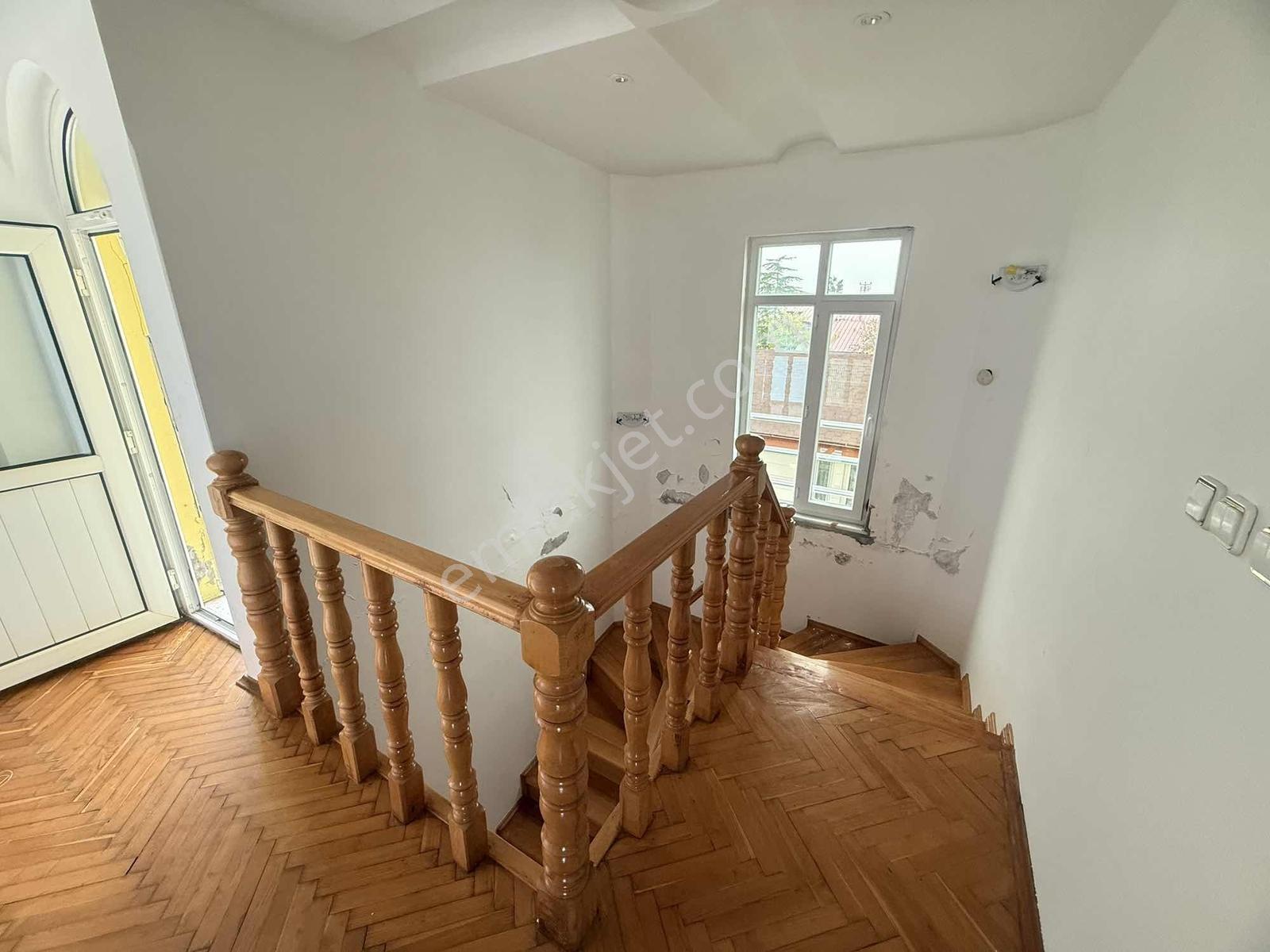 Emsalsiz Bir Yaşam: Denize Sıfır 7+1 Müstakil Villa - Görsel 30
