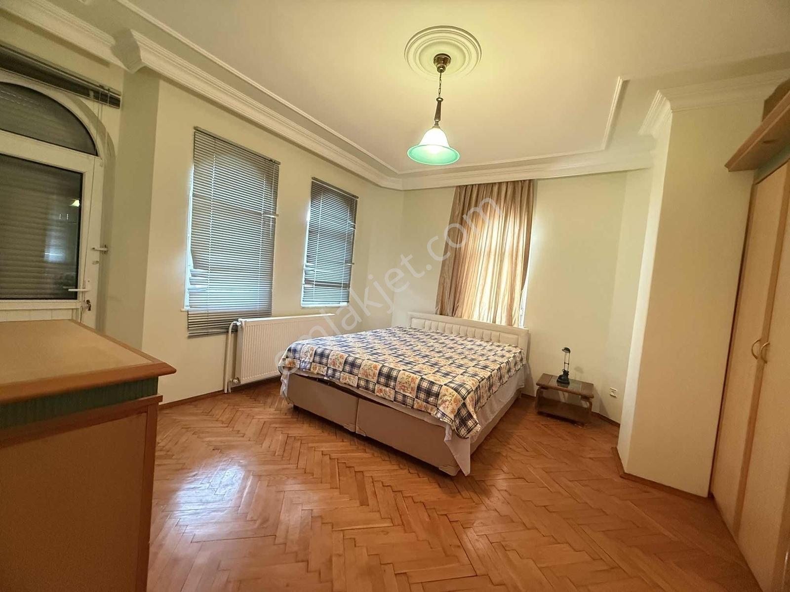 Emsalsiz Bir Yaşam: Denize Sıfır 7+1 Müstakil Villa - Görsel 18