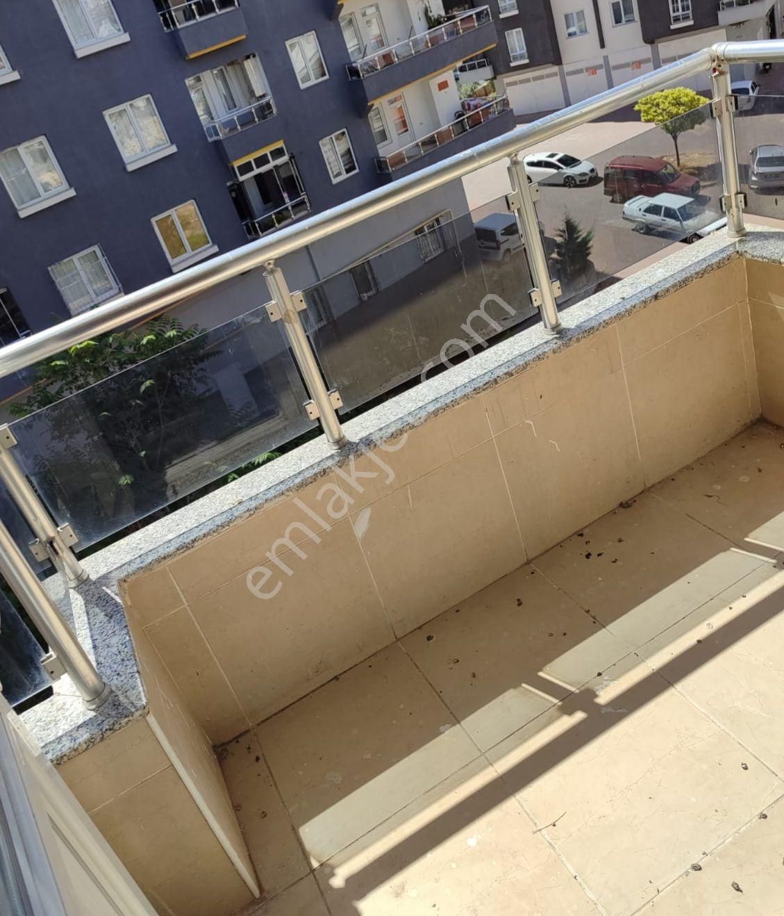 Akçe'den Merkezi Lokasyonda Bakımlı Ara Kat Fırsat Daire - Görsel 3