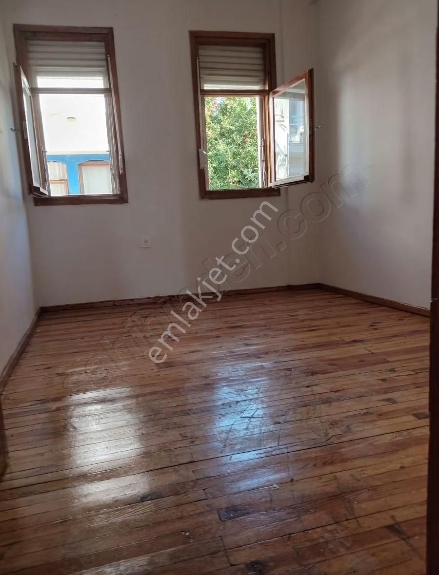 Foça İsmetpaşa'da Denize Sıfır 2+1 Daire - Görsel 3