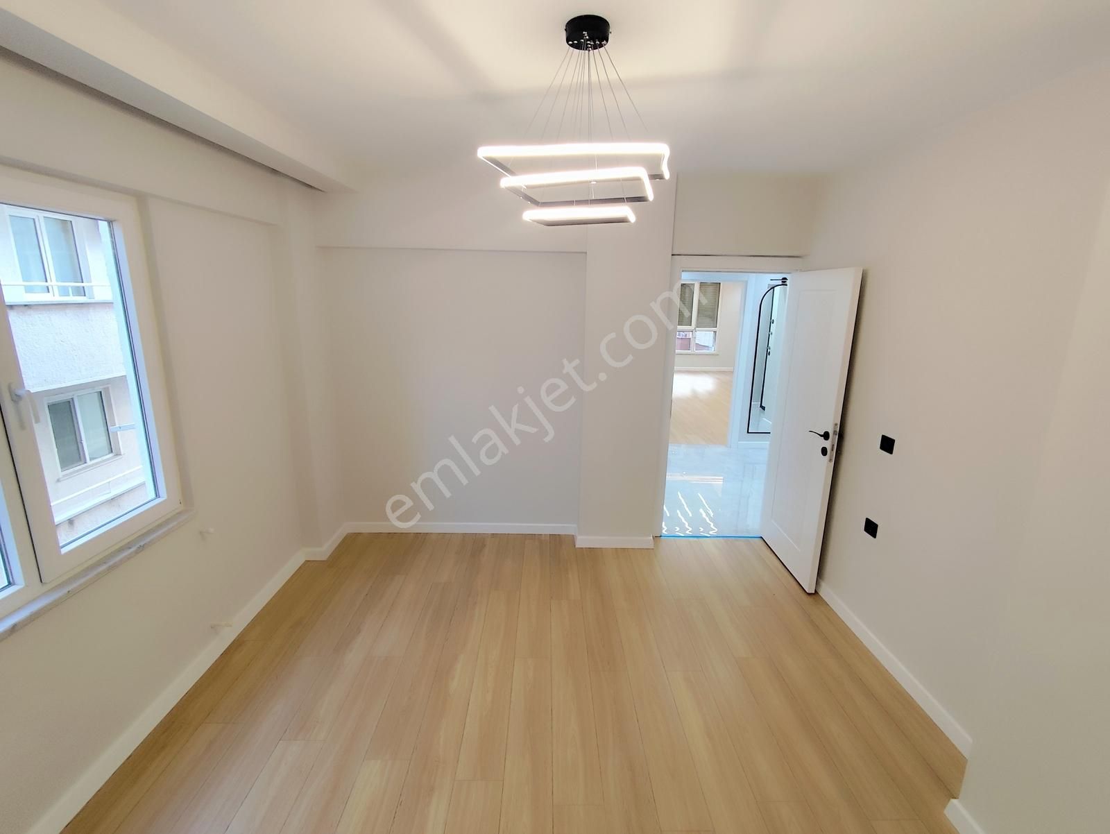 Akçay Sarıkız'da Yenilenmiş Tasarım Denize Çok Yakın 2+1 Daire - Görsel 29