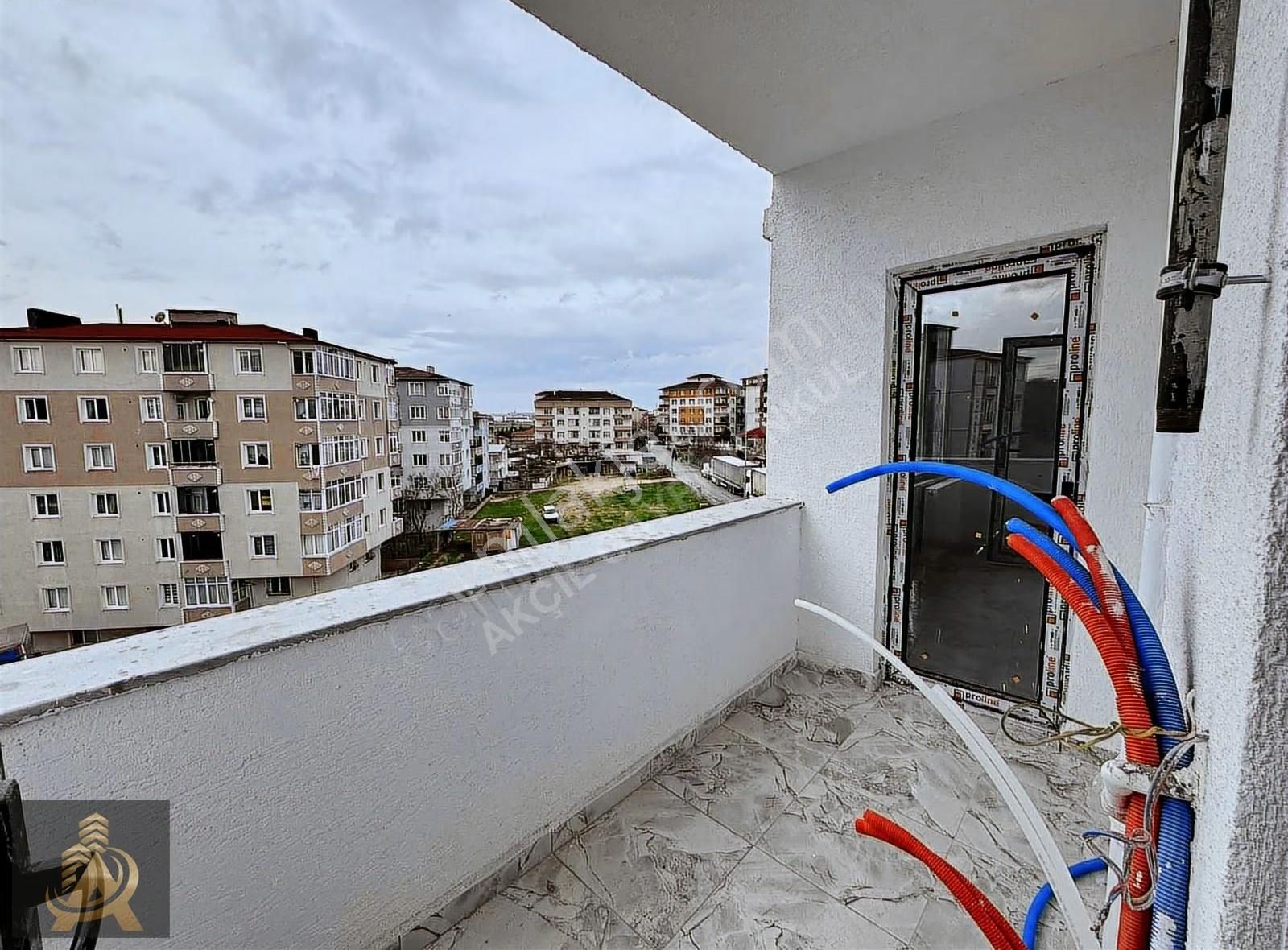 Akçil'den Satılık 2+1 Sıfır Daire Ara Kat Ön Cephe İskanlı - Görsel 2