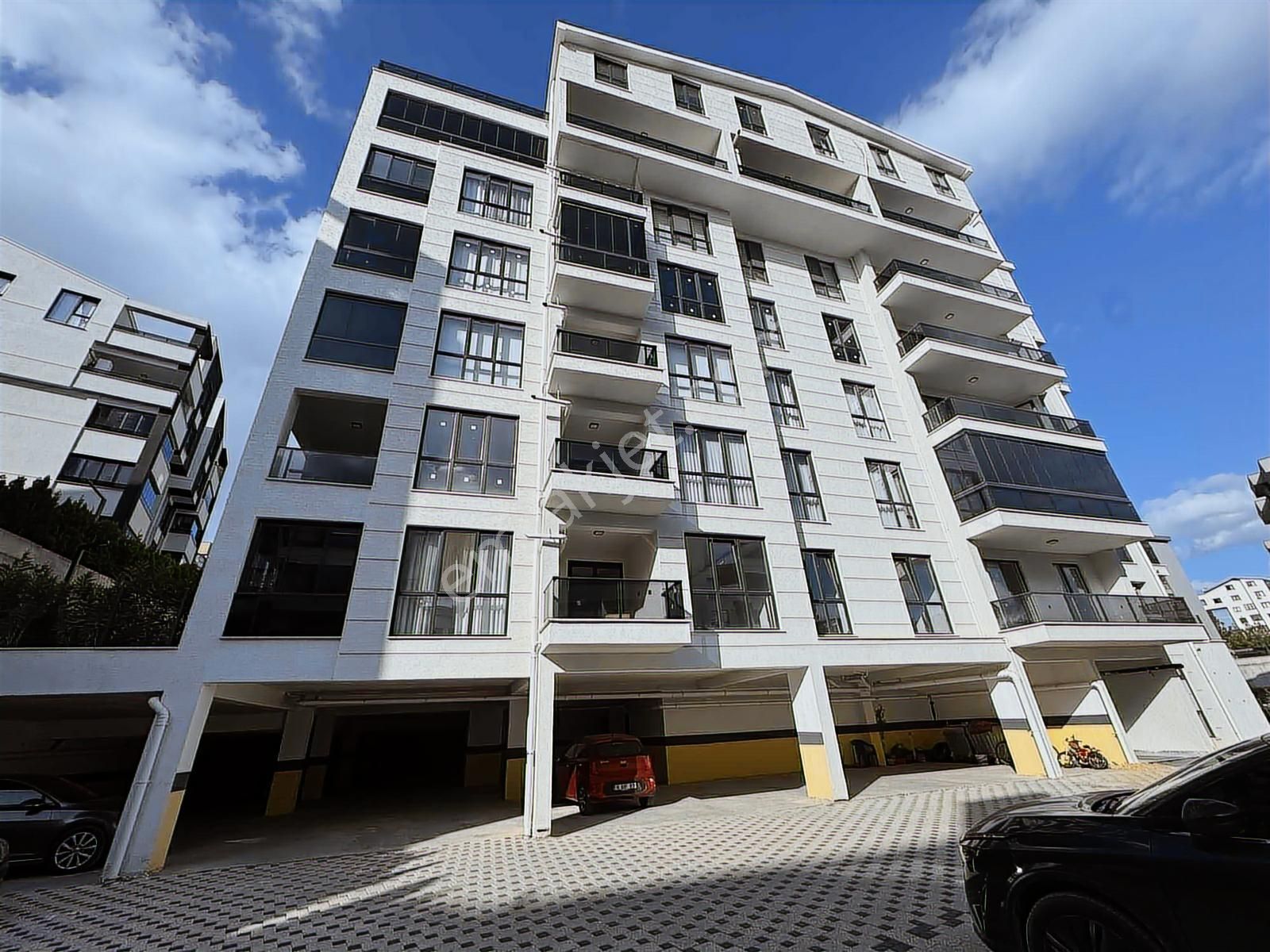 Havuzlu, Kapalı Otoparklı Sitede Sıfır Arakat 2+1 Daire - Görsel 2