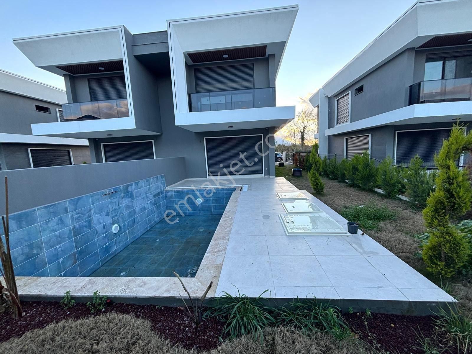 Kuşadası Davutlar’da‎özel Havuzlu Lüks 3+1 Villa