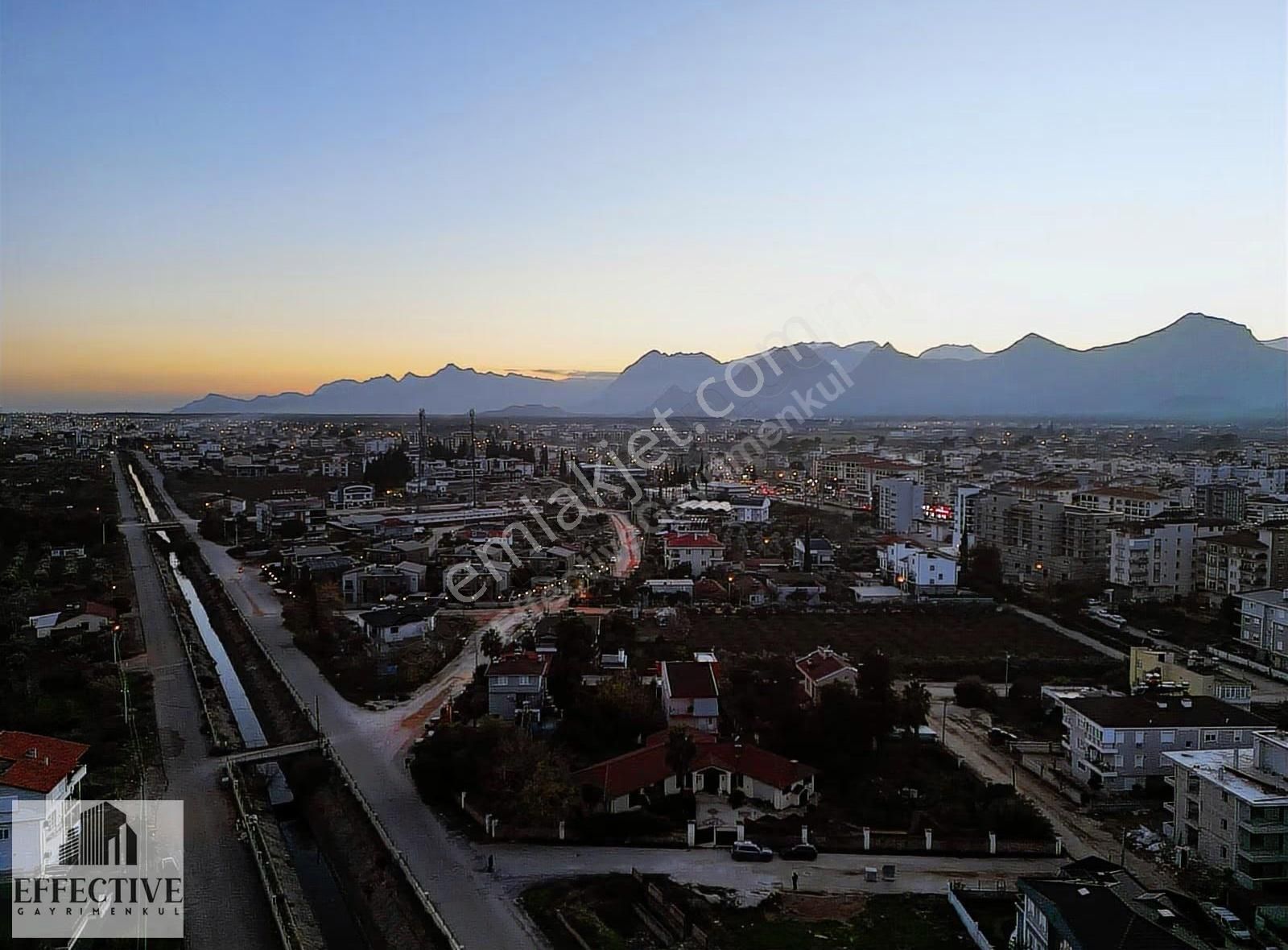 Döşemealtı 2080 M² Arsa İçinde Vintage 4+1 Mükemmel Villa - Görsel 23