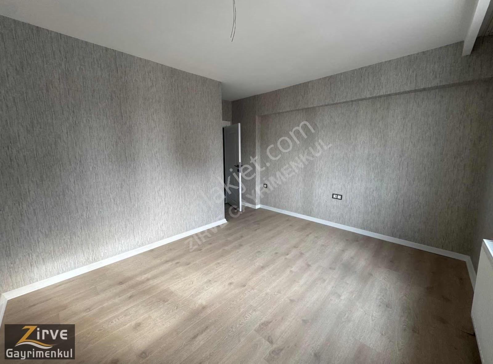 Zirve Emlaktan Hastane Yakını Cadde Üzeri Lüks Daire - Görsel 10