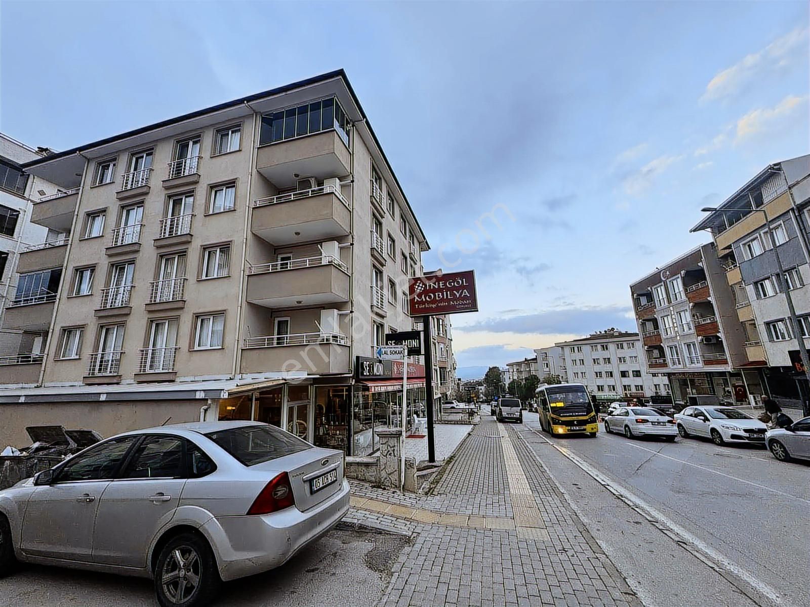 Cevizlik Cad. Üzerinde Aile Binasında 2+1 Arakat Daire - Görsel 3