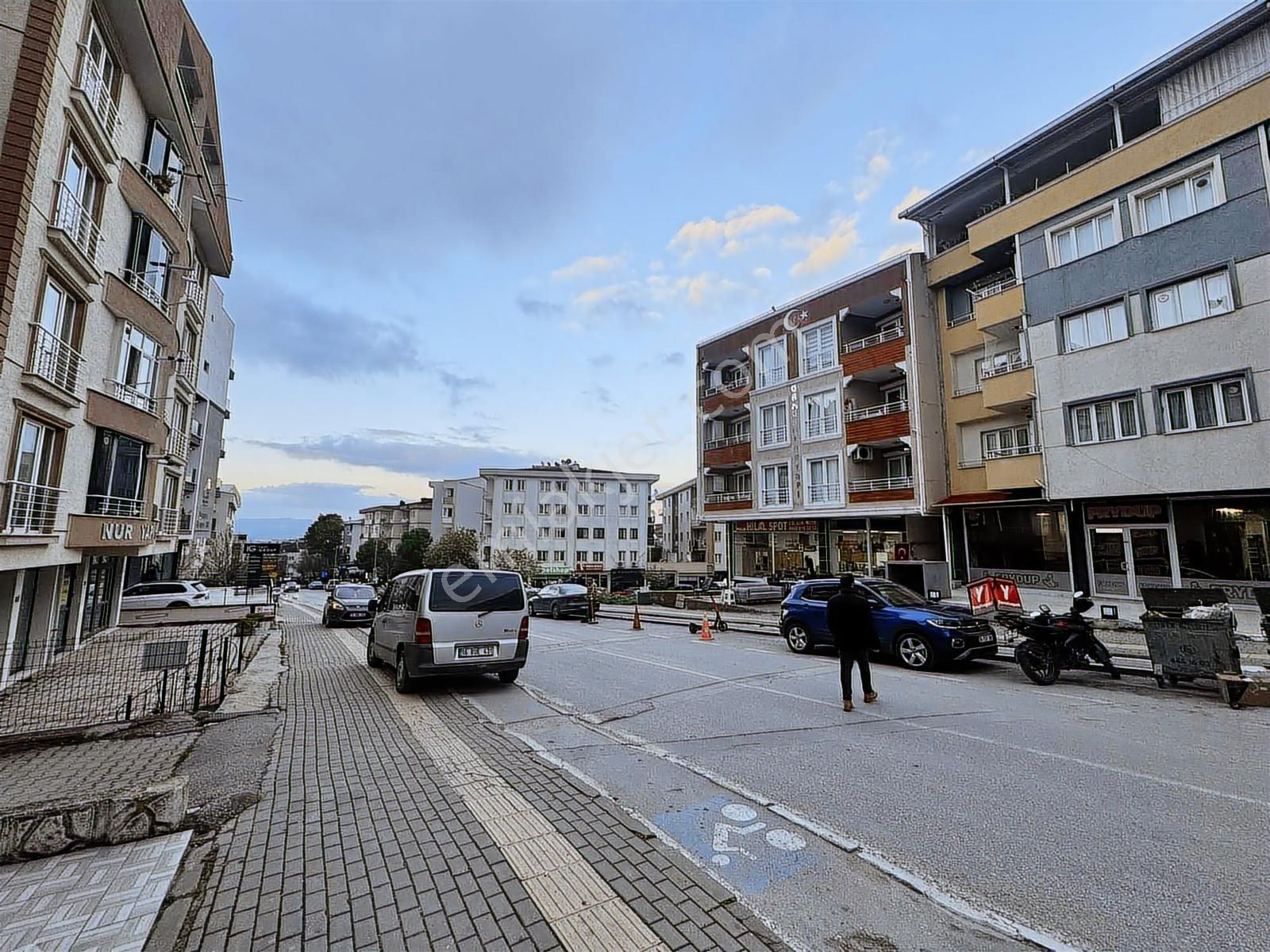 Cevizlik Cad. Üzerinde Aile Binasında 2+1 Arakat Daire - Görsel 4