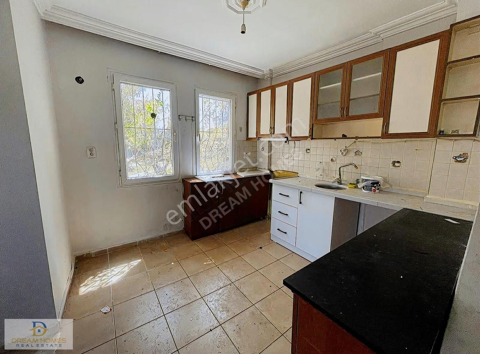 Foça Mahallesinde Havuzlu Site İçerisinde 4+1 Villa - Görsel 7