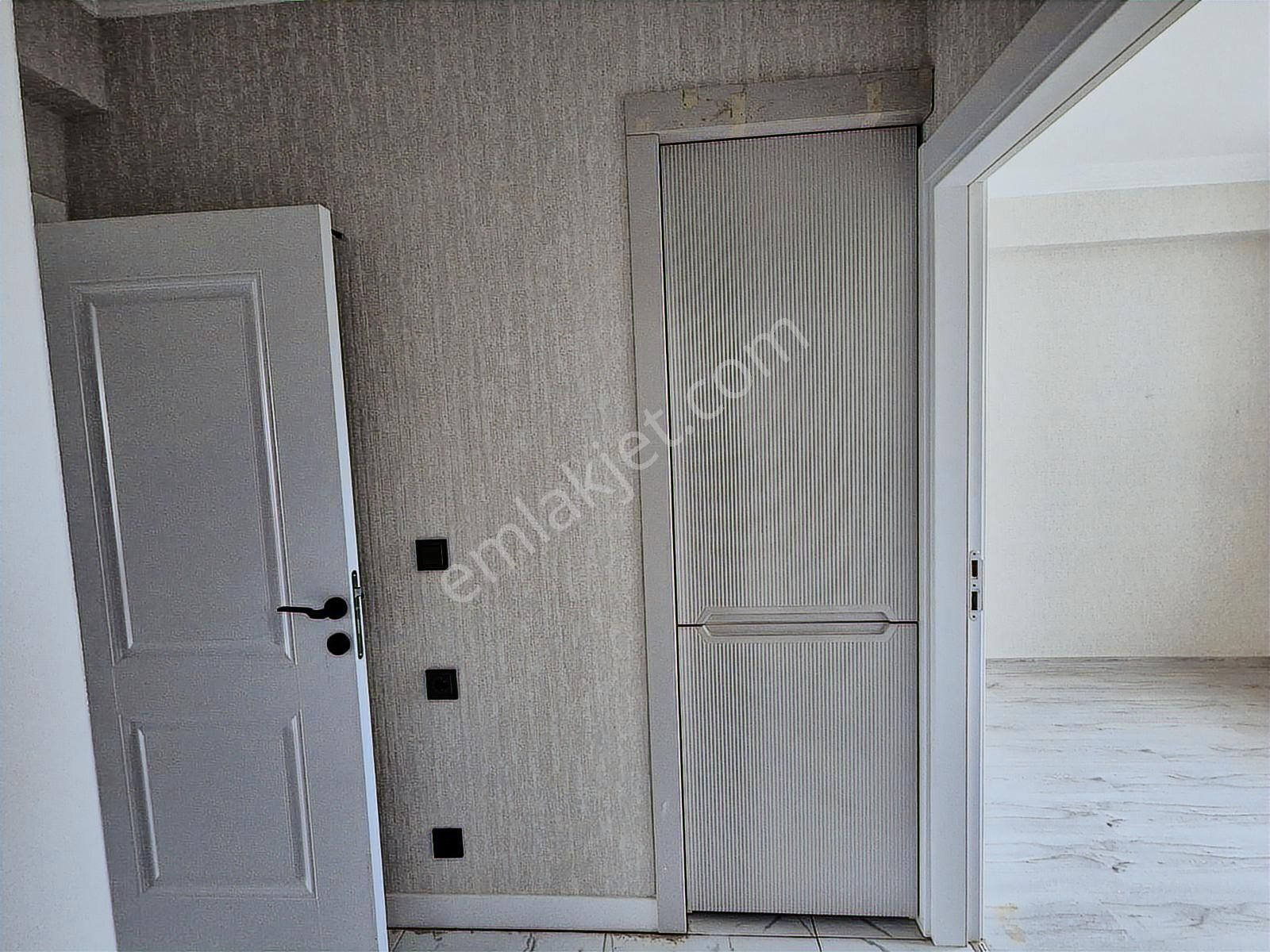 Orhan Gaziden Sıfır Arakat Asansörlü Siteiçi K.otoprklı 2+1daire - Görsel 7