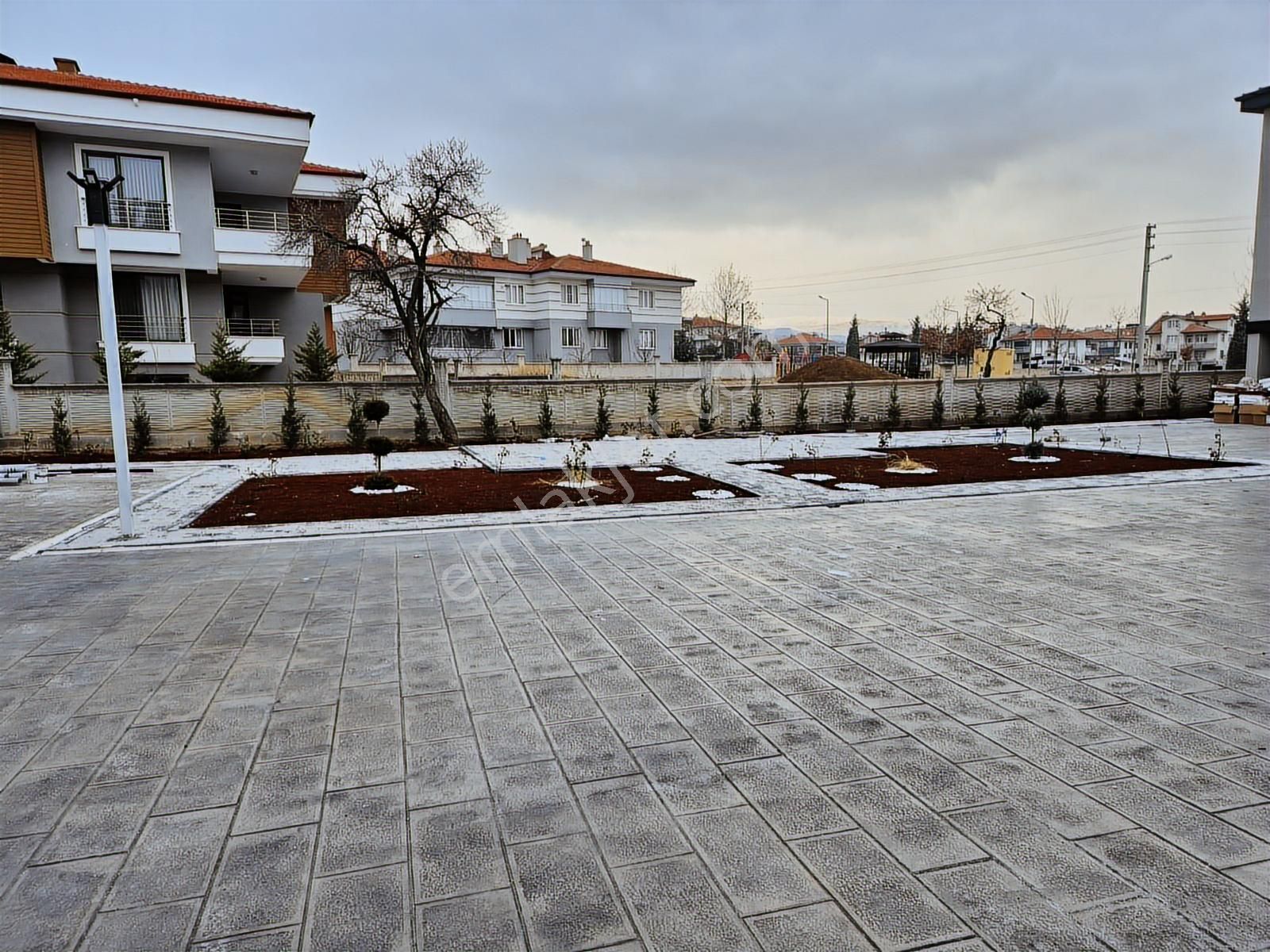 Orhan Gaziden Sıfır Arakat Asansörlü Siteiçi K.otoprklı 2+1daire - Görsel 5