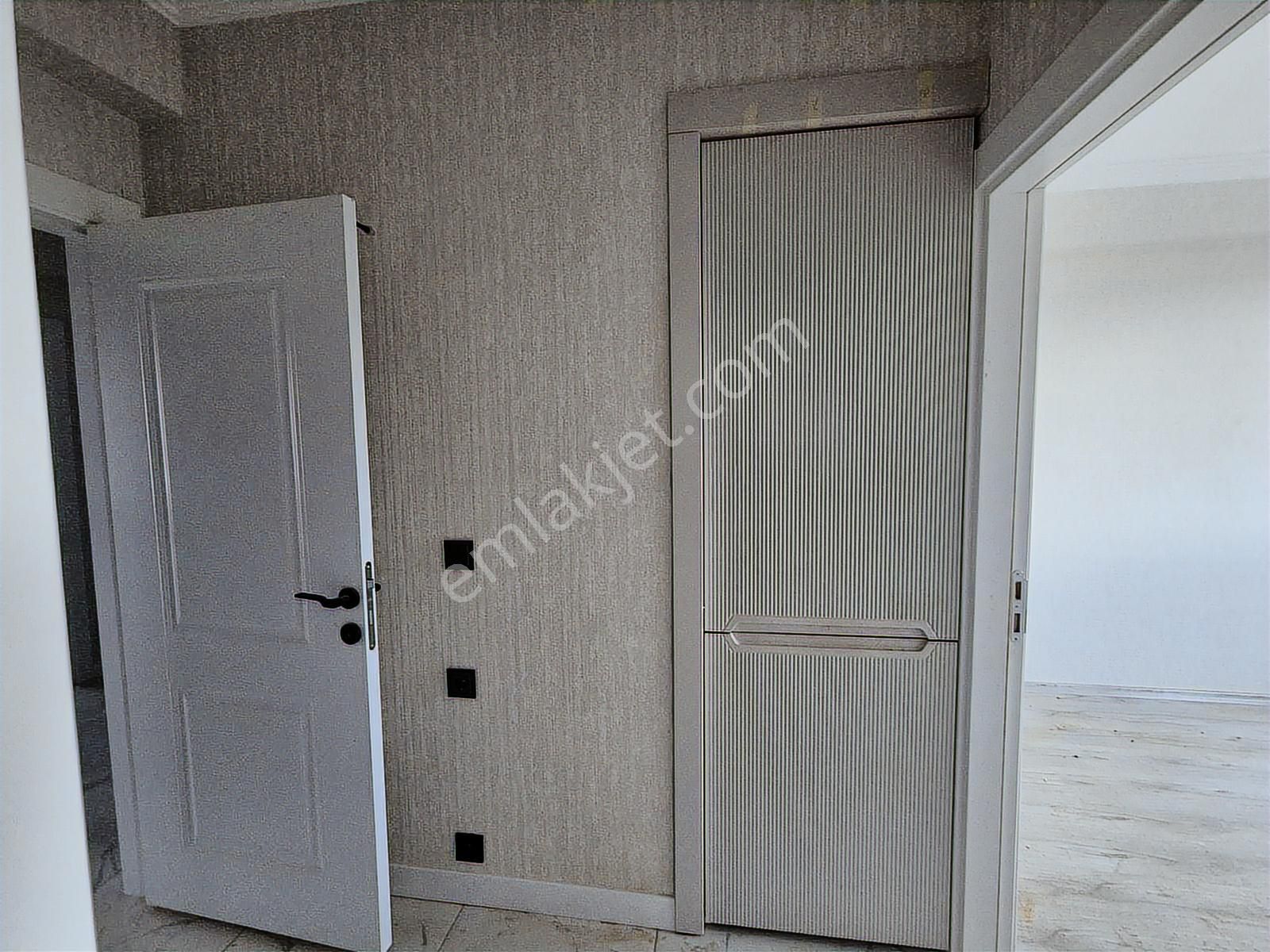 Orhan Gaziden Sıfır Arakat Asansörlü Siteiçi K.otoprklı 2+1daire - Görsel 15