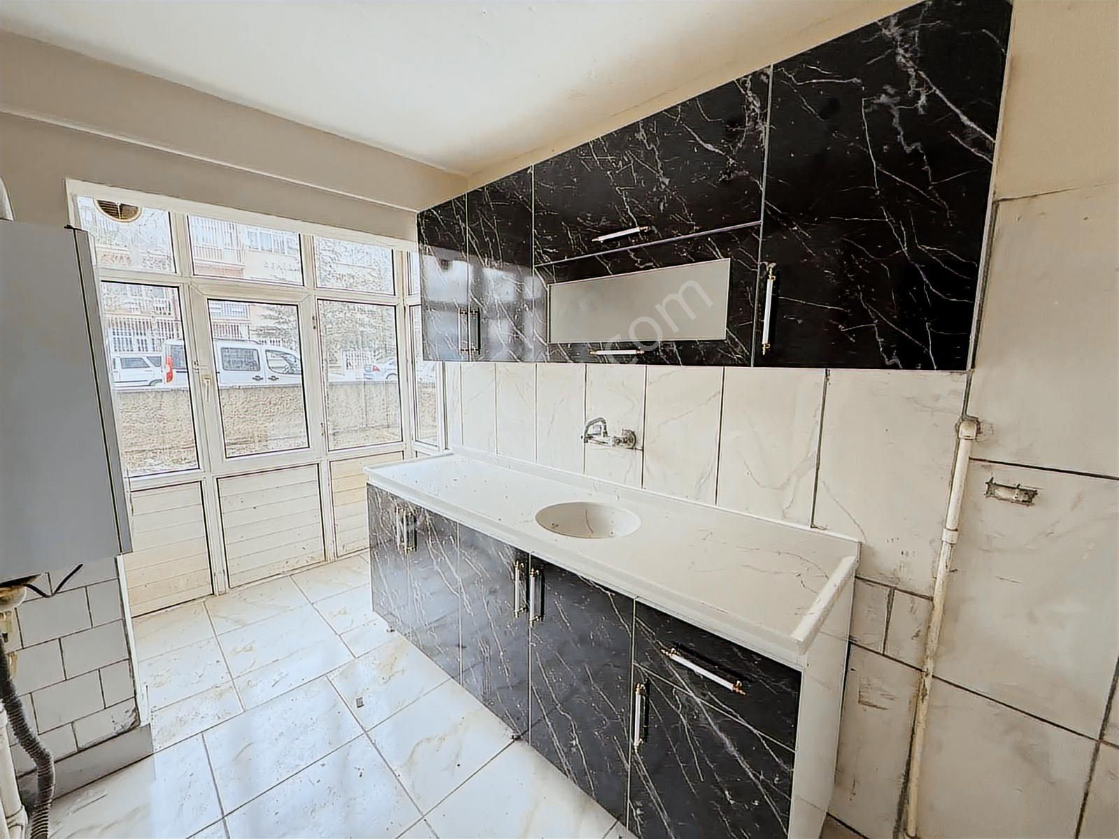 Tramvaya Ve İst.yoluna 200mt Mesafede Kombili 2+1 Bakımlı Daire. - Görsel 4