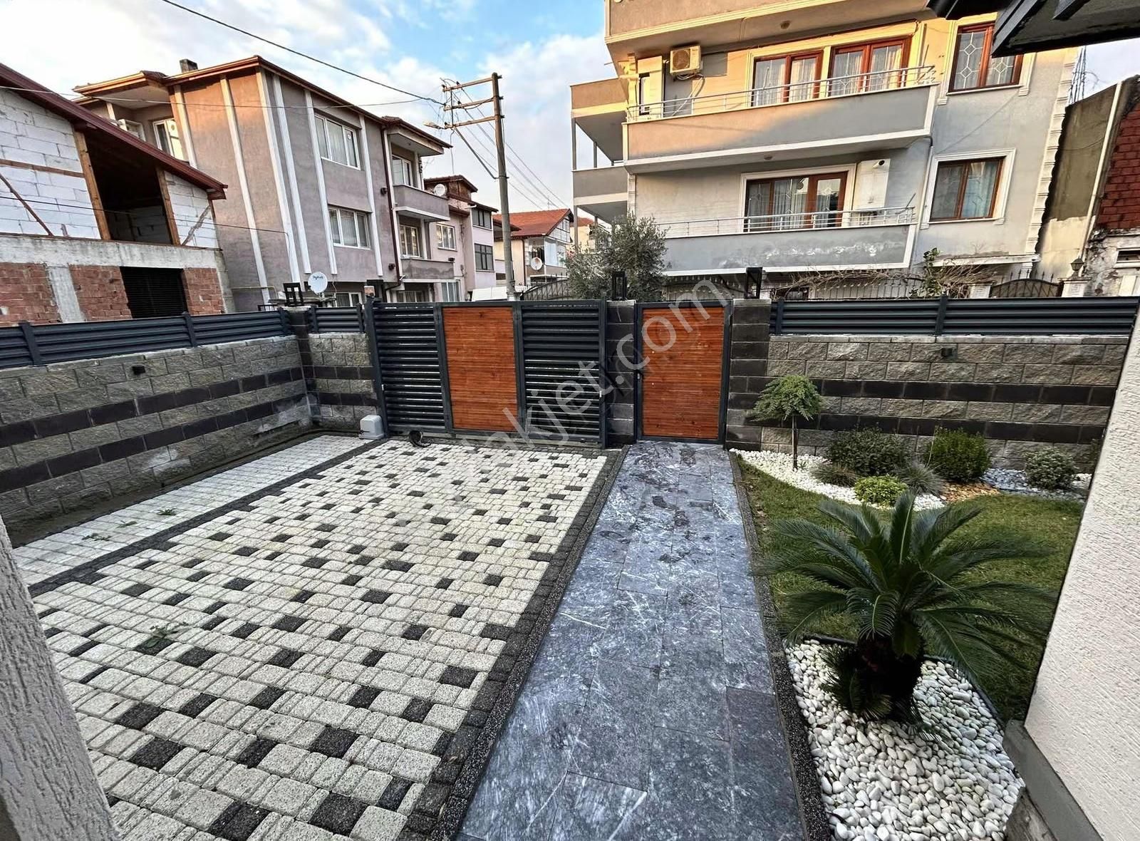 Sakarya Tepekum Mahallesinde Merkezi Konumda Sıfır 4+1 Müstakil - Görsel 1