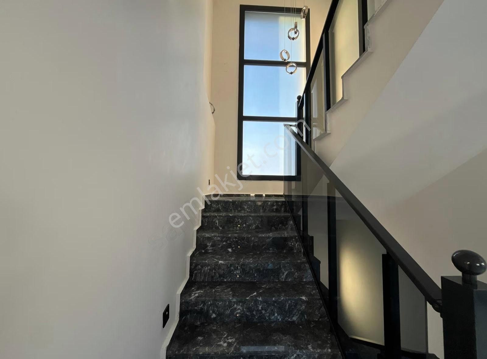 The Duru Team - Akyazı'da 7+2 Havuzlu Gerçek Bir Villa - Görsel 18