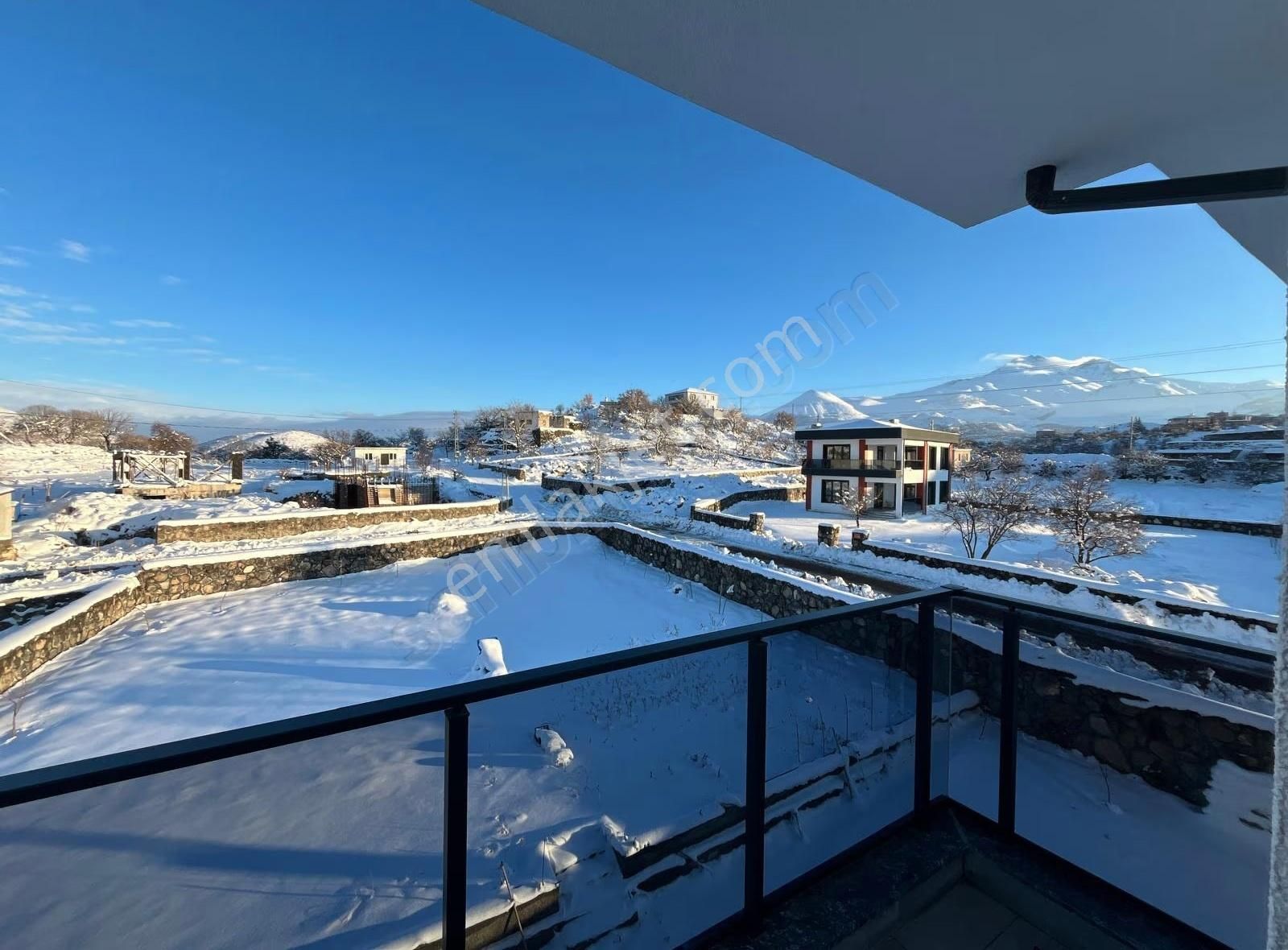 The Duru Team - Akyazı'da 7+2 Havuzlu Gerçek Bir Villa - Görsel 17