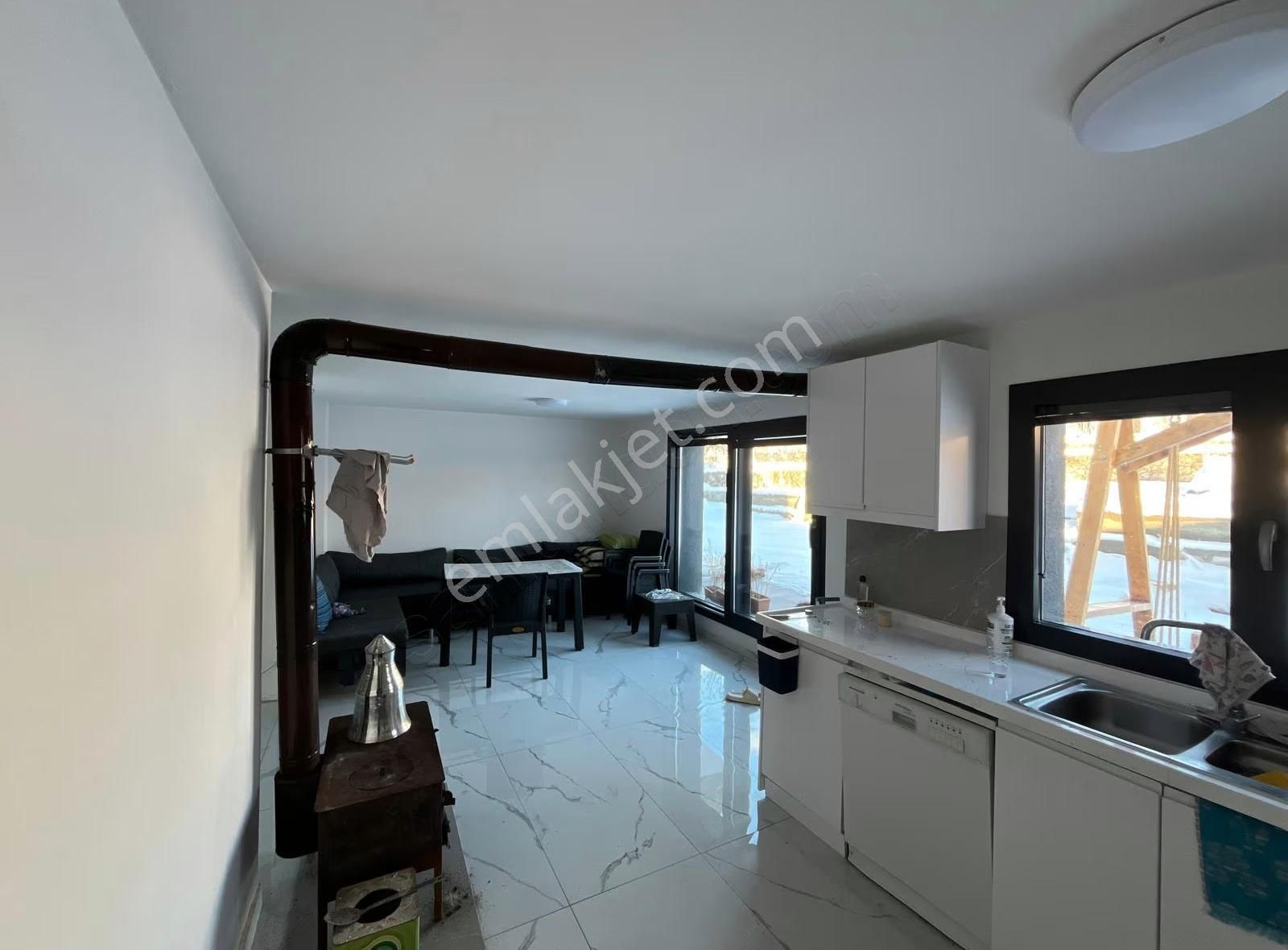 The Duru Team - Akyazı'da 7+2 Havuzlu Gerçek Bir Villa - Görsel 7