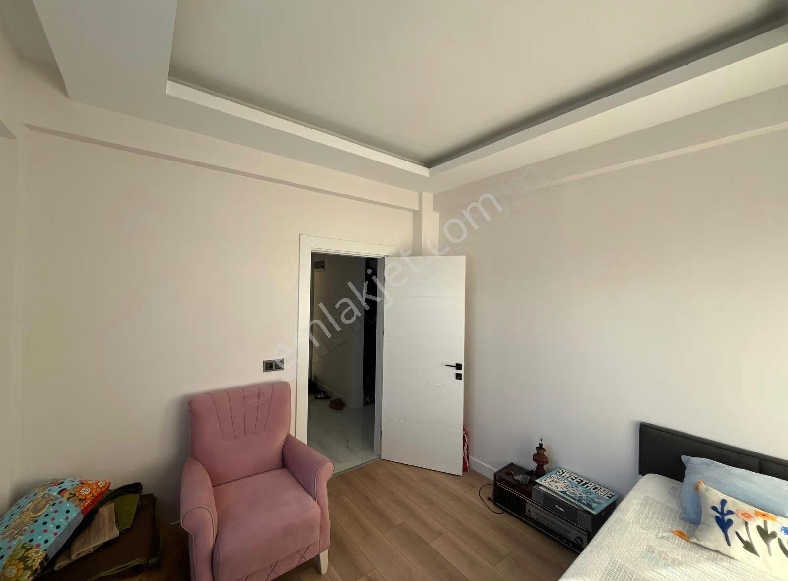 The Duru Team - Akyazı'da 7+2 Havuzlu Gerçek Bir Villa - Görsel 10